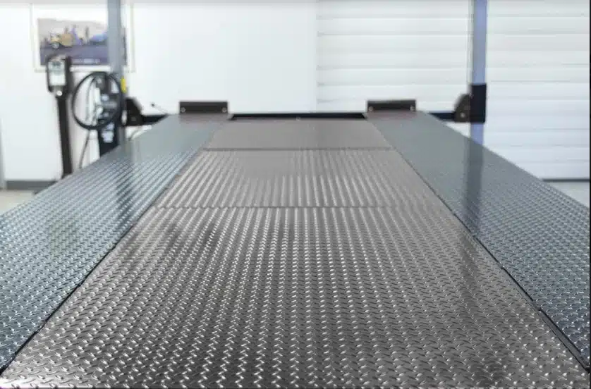 Двухстоечная платформа: рельефная пластина